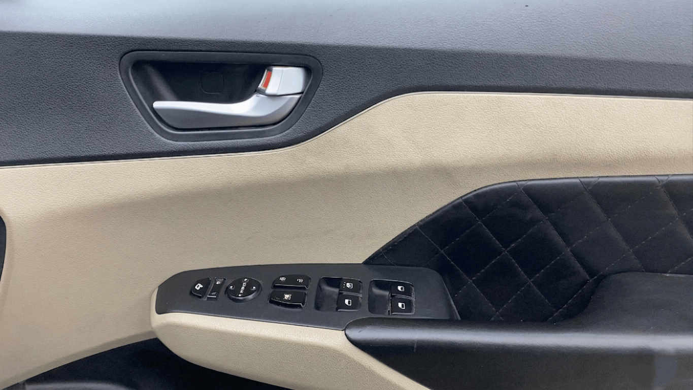 2018 Hyundai Verna 1.6 VTVT SX (O) AT, Petrol, Automatic, 43,684 km, Driver Side Door Panels Control