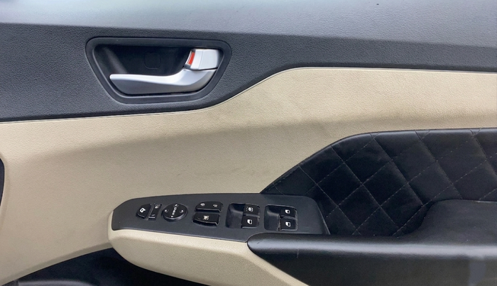 2018 Hyundai Verna 1.6 VTVT SX (O) AT, Petrol, Automatic, 43,684 km, Driver Side Door Panels Control