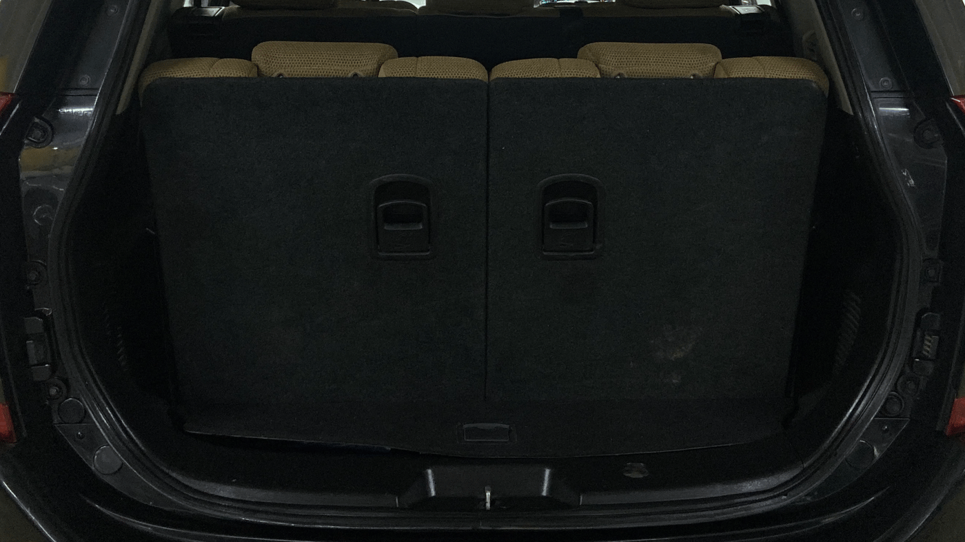 2019 Mahindra XUV500 W7, Diesel, Manual, 1,03,090 km, Boot Inside