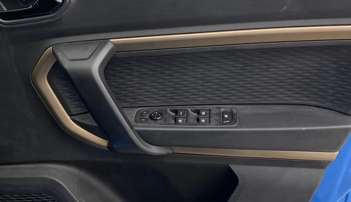 2022 Renault Kiger RXT (O) AMT DUAL TONE, Petrol, Automatic, 55,801 km, Driver Side Door Panels Control