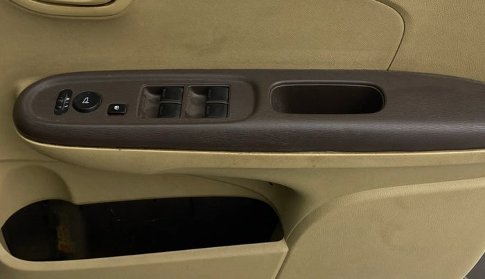 2013 Honda Brio S MT, Petrol, Manual, 71,149 km, Driver Side Door Panels Control