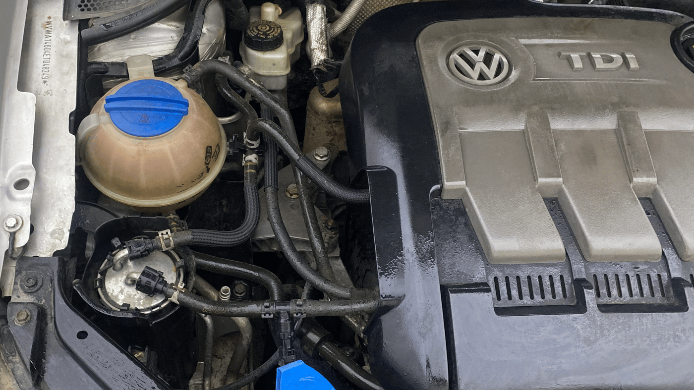 2014 Volkswagen Polo COMFORTLINE 1.5L, Diesel, Manual, 1,13,912 km, Engine View - Right