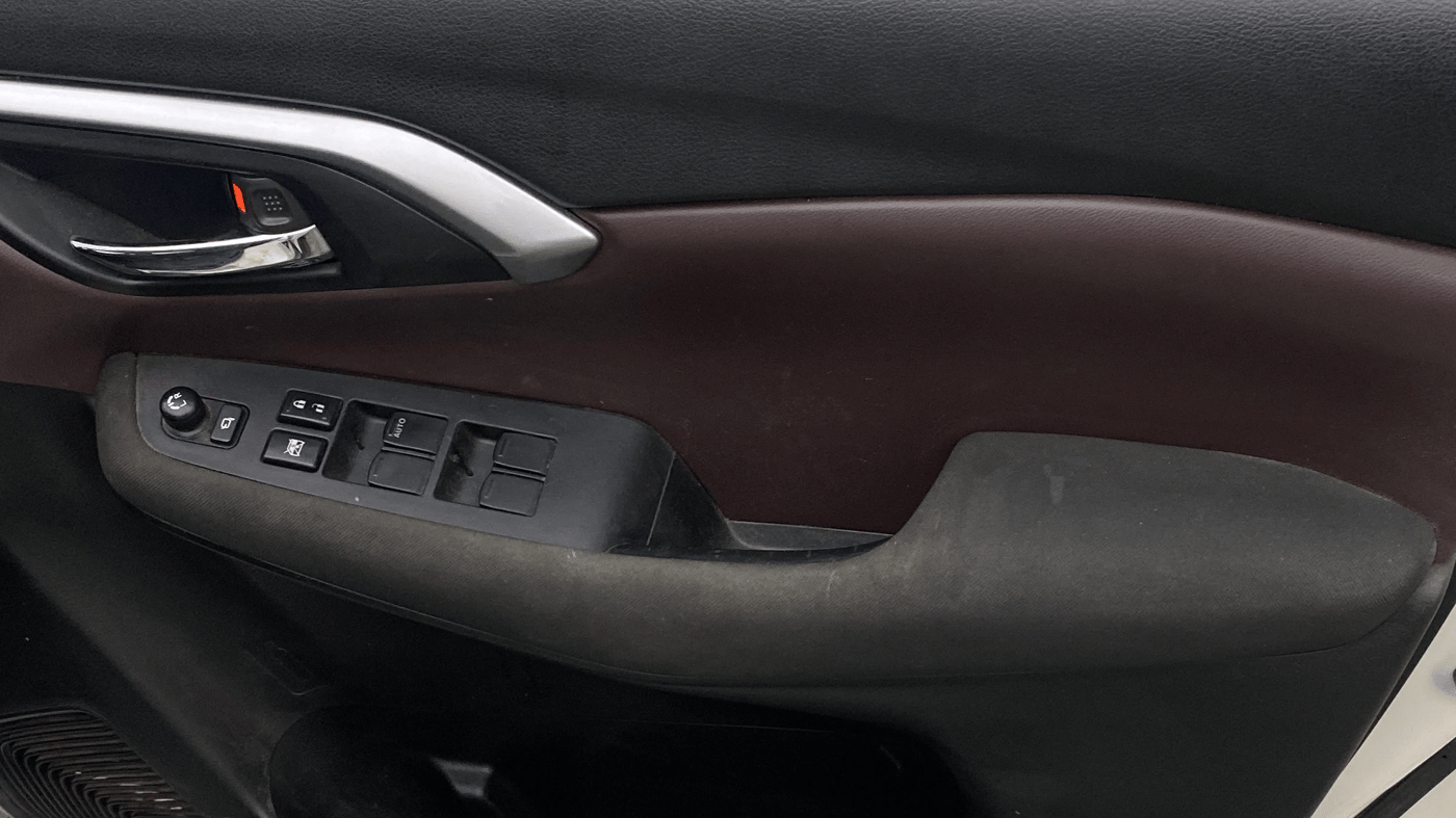 2023 Maruti Grand Vitara SIGMA SMART HYBRID, Petrol, Manual, 66,821 km, Driver Side Door Panels Control