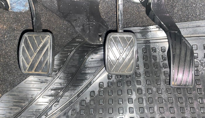 2016 Maruti Swift VDI (O), Diesel, Manual, 71,109 km, Pedals