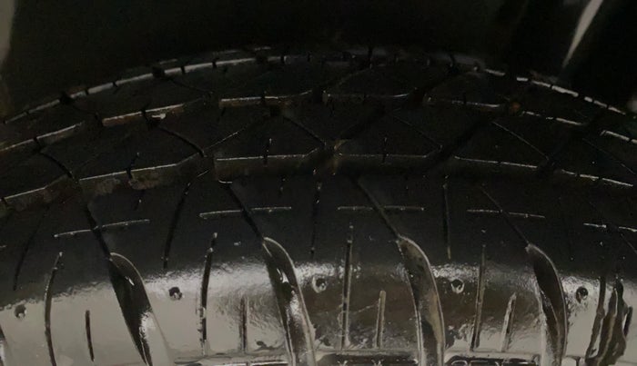 2016 Maruti Swift VDI (O), Diesel, Manual, 71,109 km, Left Rear Tyre Tread