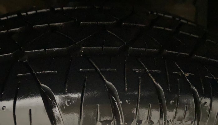 2016 Maruti Swift VDI (O), Diesel, Manual, 71,109 km, Right Front Tyre Tread