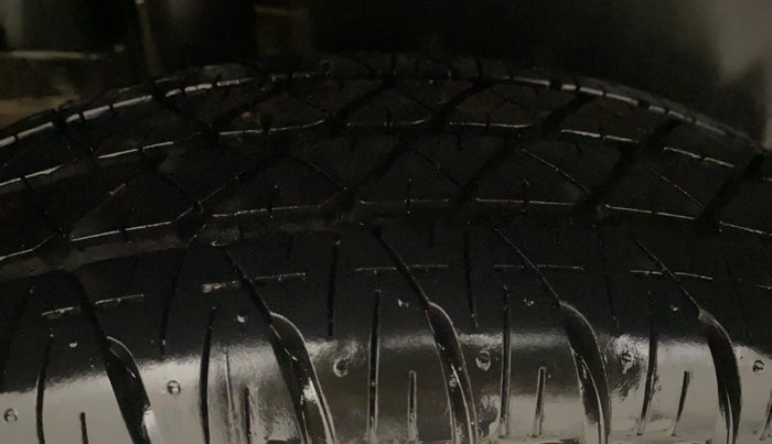 2016 Maruti Swift VDI (O), Diesel, Manual, 71,109 km, Right Rear Tyre Tread