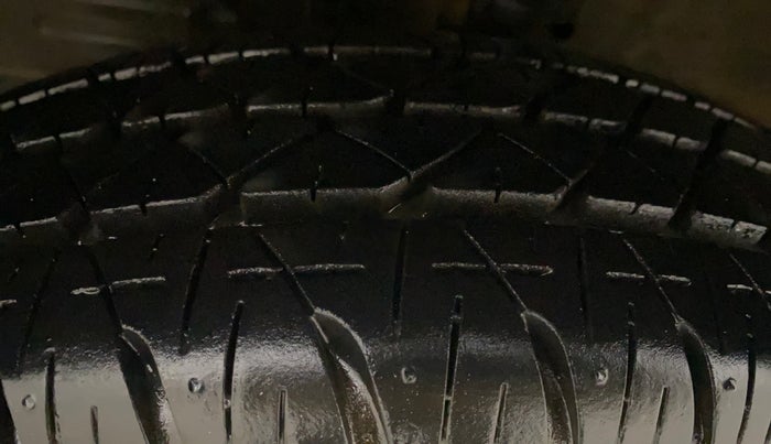 2016 Maruti Swift VDI (O), Diesel, Manual, 71,109 km, Left Front Tyre Tread