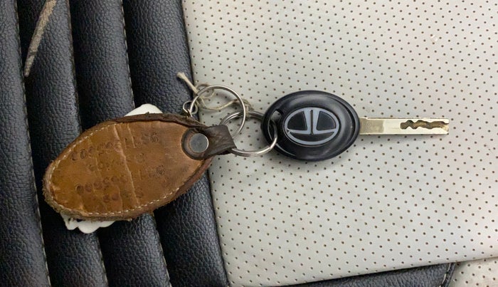 2023 Tata PUNCH PURE MT, Petrol, Manual, 20,983 km, Key Close Up