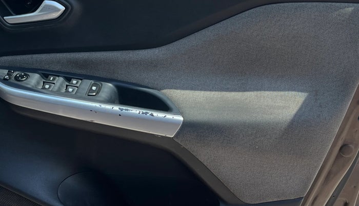 2022 Nissan MAGNITE XL, Petrol, Manual, 63,952 km, Driver Side Door Panels Control