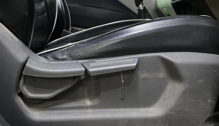 2021 Hyundai AURA SX 1.2, CNG, Manual, 76,413 km, Driver Side Adjustment Panel