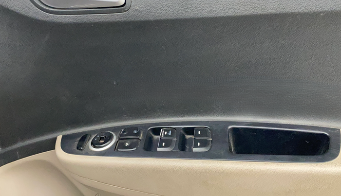 2016 Hyundai Grand i10 SPORTZ 1.2 KAPPA VTVT, Petrol, Manual, 76,656 km, Driver Side Door Panels Control