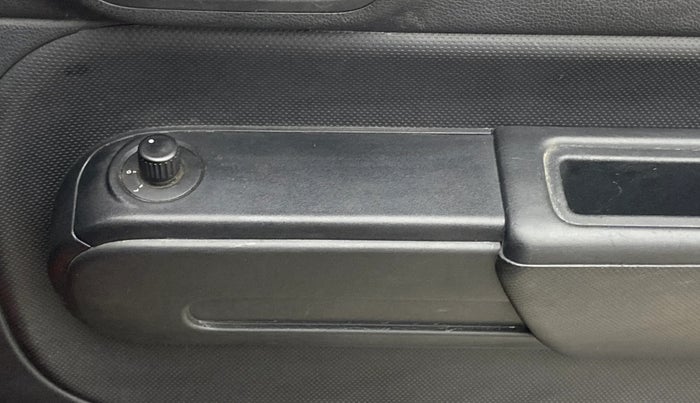 2022 Mahindra Thar LX  P 4WD AT CONVERTIBLE, Petrol, Automatic, 13,322 km, Driver Side Door Panels Control