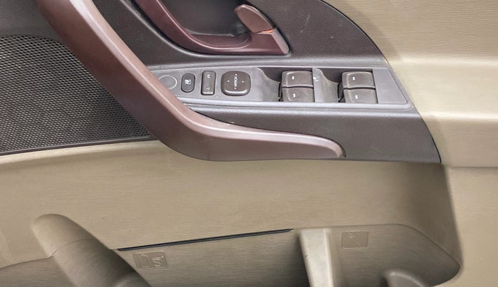 2014 Mahindra XUV500 W4, Diesel, Manual, 1,12,565 km, Driver Side Door Panels Control