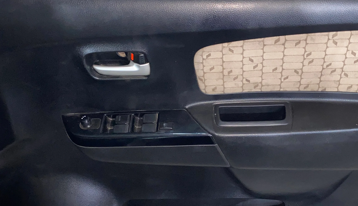 2017 Maruti Wagon R 1.0 VXI, Petrol, Manual, 41,392 km, Driver Side Door Panels Control