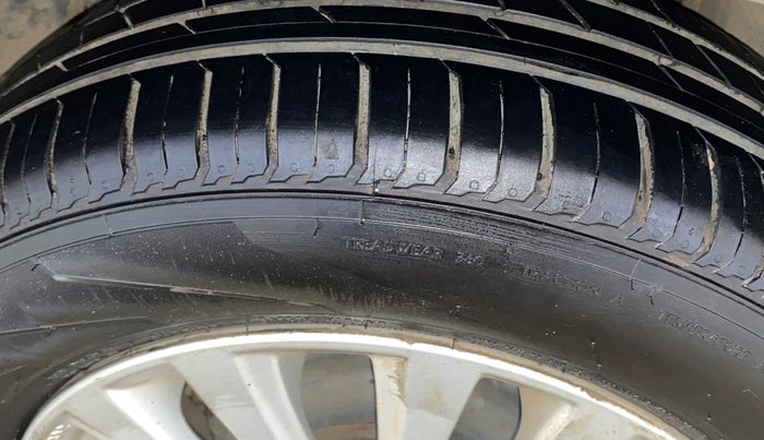 2016 Maruti Ciaz ZXI, Petrol, Manual, 50,963 km, Left Rear Tyre Tread
