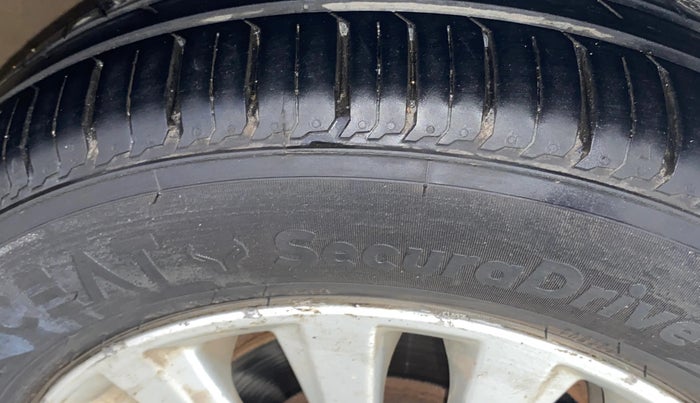 2016 Maruti Ciaz ZXI, Petrol, Manual, 50,963 km, Right Front Tyre Tread