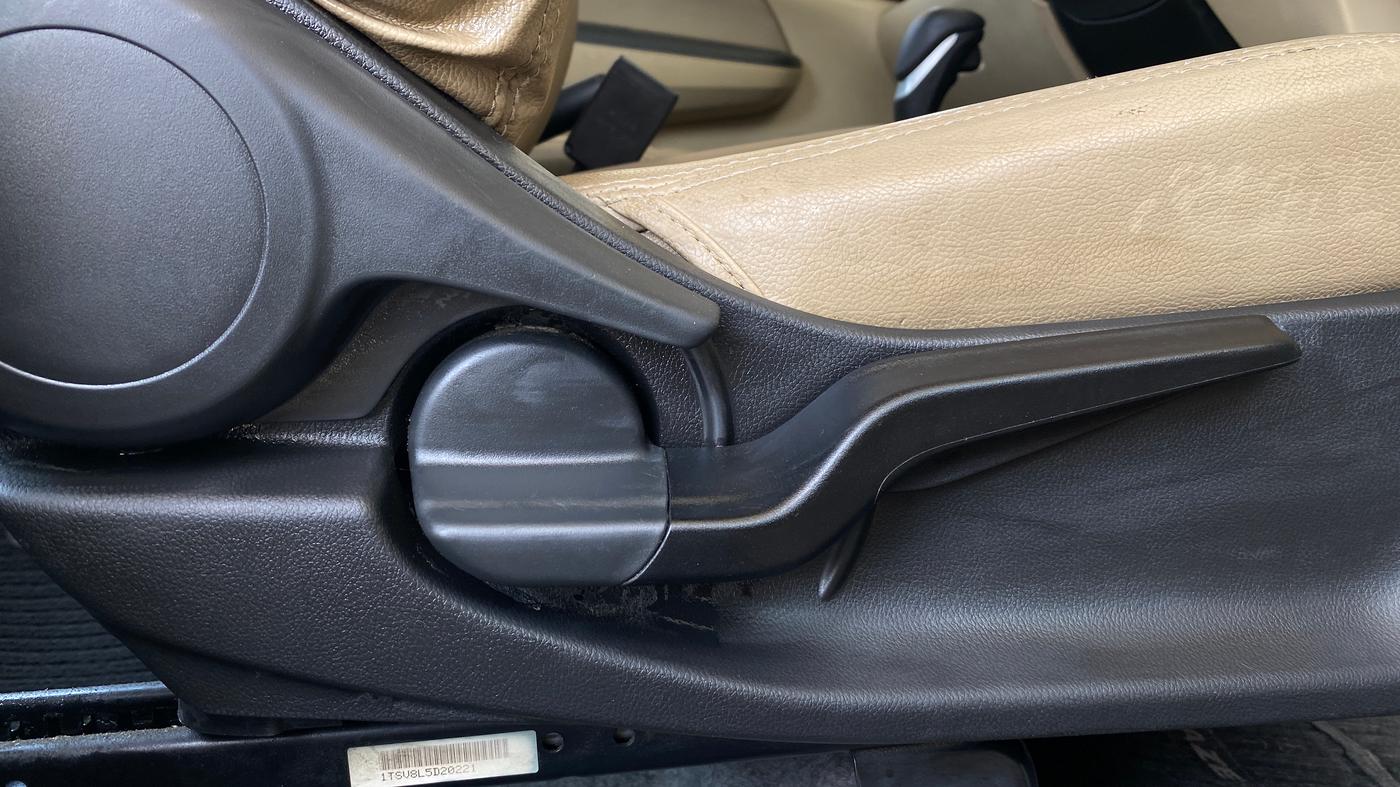 2022 Honda Amaze 1.2L I-VTEC VX CVT, Petrol, Automatic, 95,495 km, Driver Side Adjustment Panel
