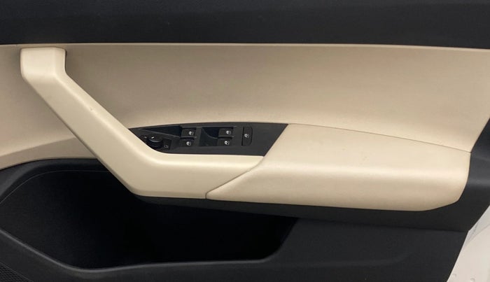 2022 Volkswagen VIRTUS HIGHLINE TSI 1.0 AT, Petrol, Automatic, 28,552 km, Driver Side Door Panels Control