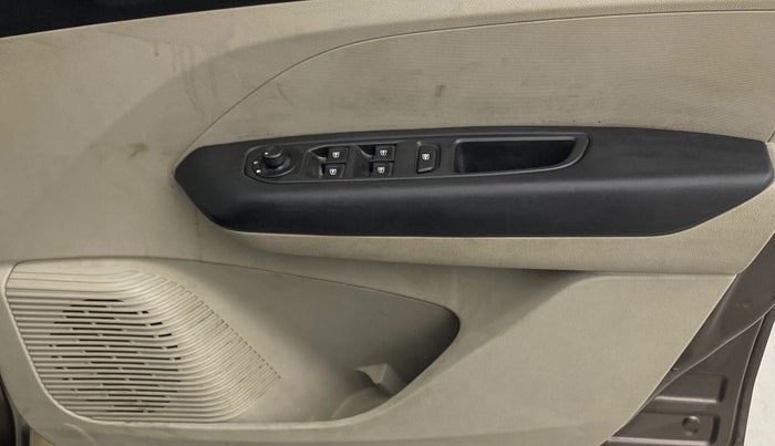 2022 Renault TRIBER RXT, Petrol, Manual, 48,648 km, Driver Side Door Panels Control