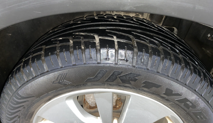 2015 Maruti S Cross ZETA 1.3, Diesel, Manual, 20,896 km, Right Front Tyre Tread