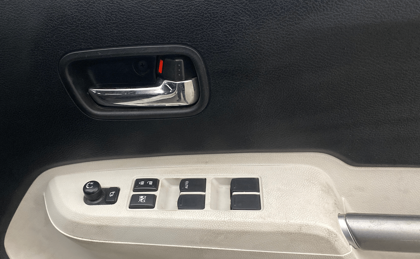 2020 Maruti IGNIS ALPHA 1.2 AMT, Petrol, Automatic, 27,784 km, Driver Side Door Panels Control