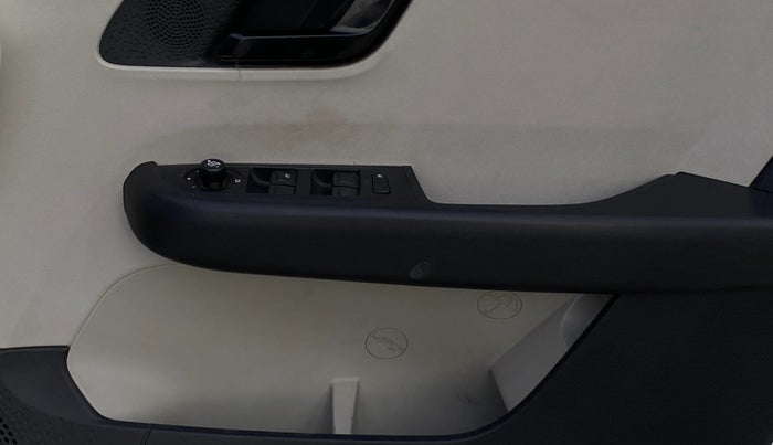 2023 Tata ALTROZ XTA, Petrol, Automatic, 20,449 km, Driver Side Door Panels Control