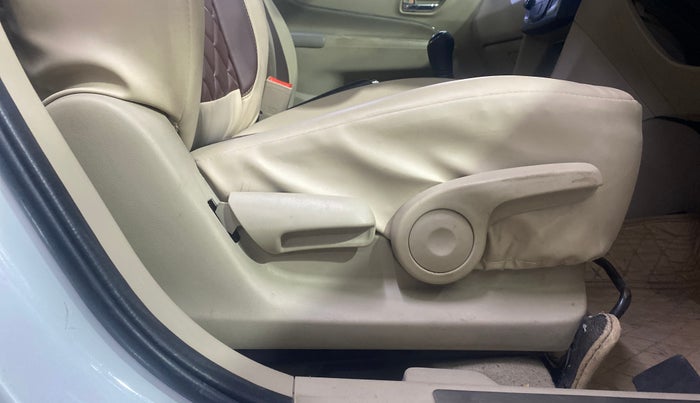 2017 Maruti Ciaz ALPHA DIESEL 1.3, Diesel, Manual, 86,235 km, Driver Side Adjustment Panel