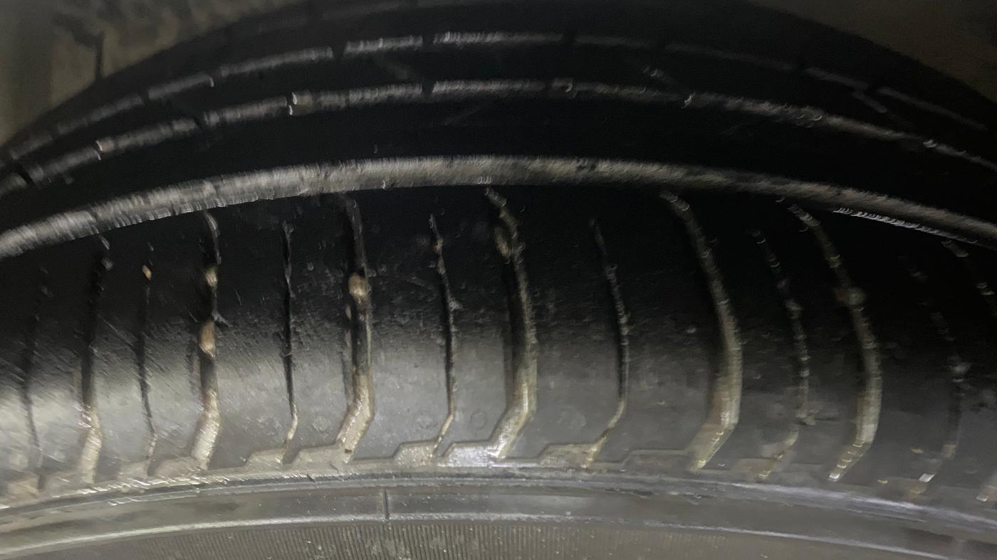 2017 Maruti Ciaz ALPHA DIESEL 1.3, Diesel, Manual, 87,000 km, Left Front Tyre Tread
