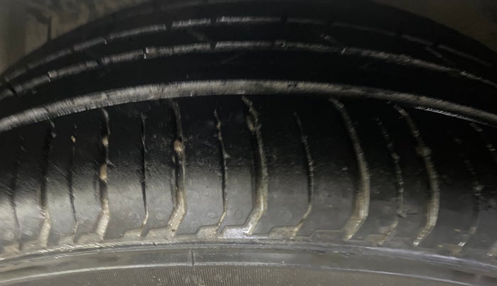 2017 Maruti Ciaz ALPHA DIESEL 1.3, Diesel, Manual, 86,235 km, Left Front Tyre Tread