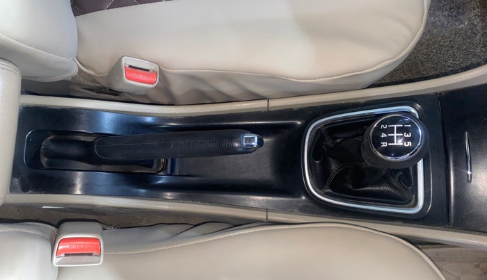 2017 Maruti Ciaz ALPHA DIESEL 1.3, Diesel, Manual, 86,235 km, Gear Lever