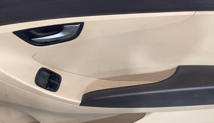 2015 Hyundai Eon SPORTZ, Petrol, Manual, 33,877 km, Driver Side Door Panels Control