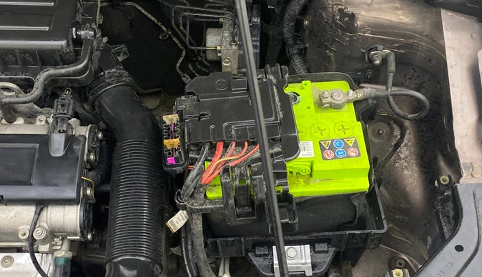 2015 Volkswagen Vento HIGHLINE 1.6 MPI, Petrol, Manual, 57,746 km, Engine View - Left