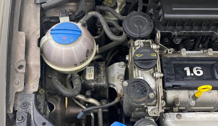 2015 Volkswagen Vento HIGHLINE 1.6 MPI, Petrol, Manual, 57,746 km, Engine View - Right