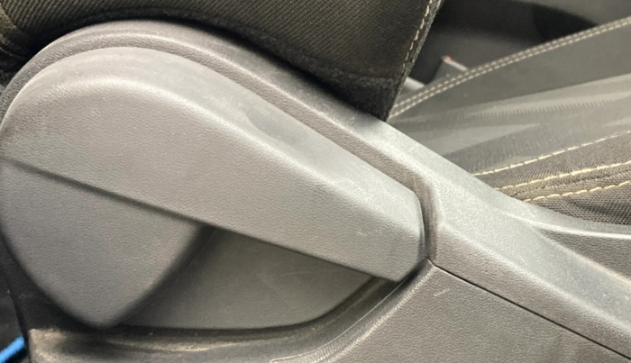 2021 Renault Kiger RXT (O) AMT, Petrol, Automatic, 32,409 km, Driver Side Adjustment Panel