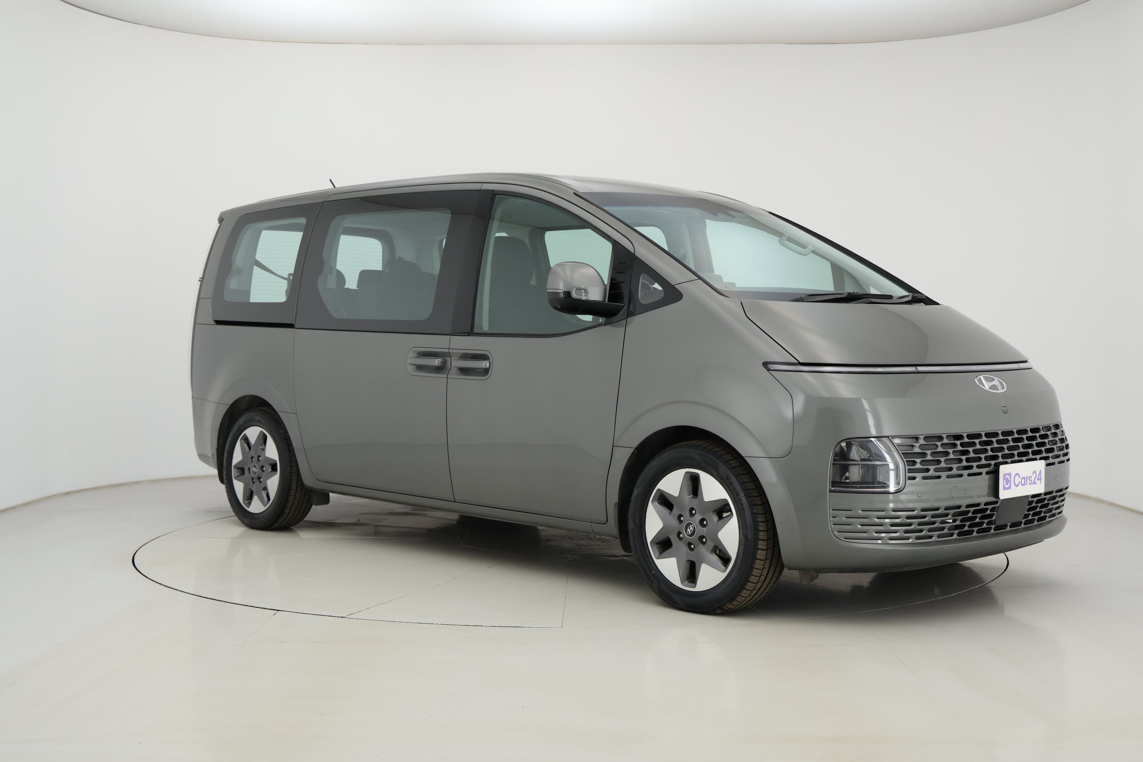 Hyundai Staria image