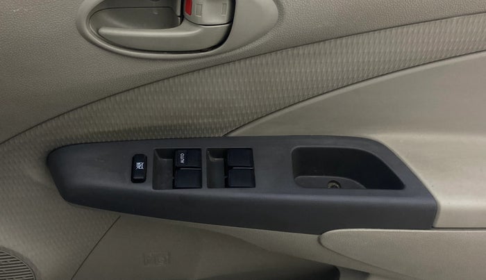2015 Toyota Etios Liva G, Petrol, Manual, 34,776 km, Driver Side Door Panels Control