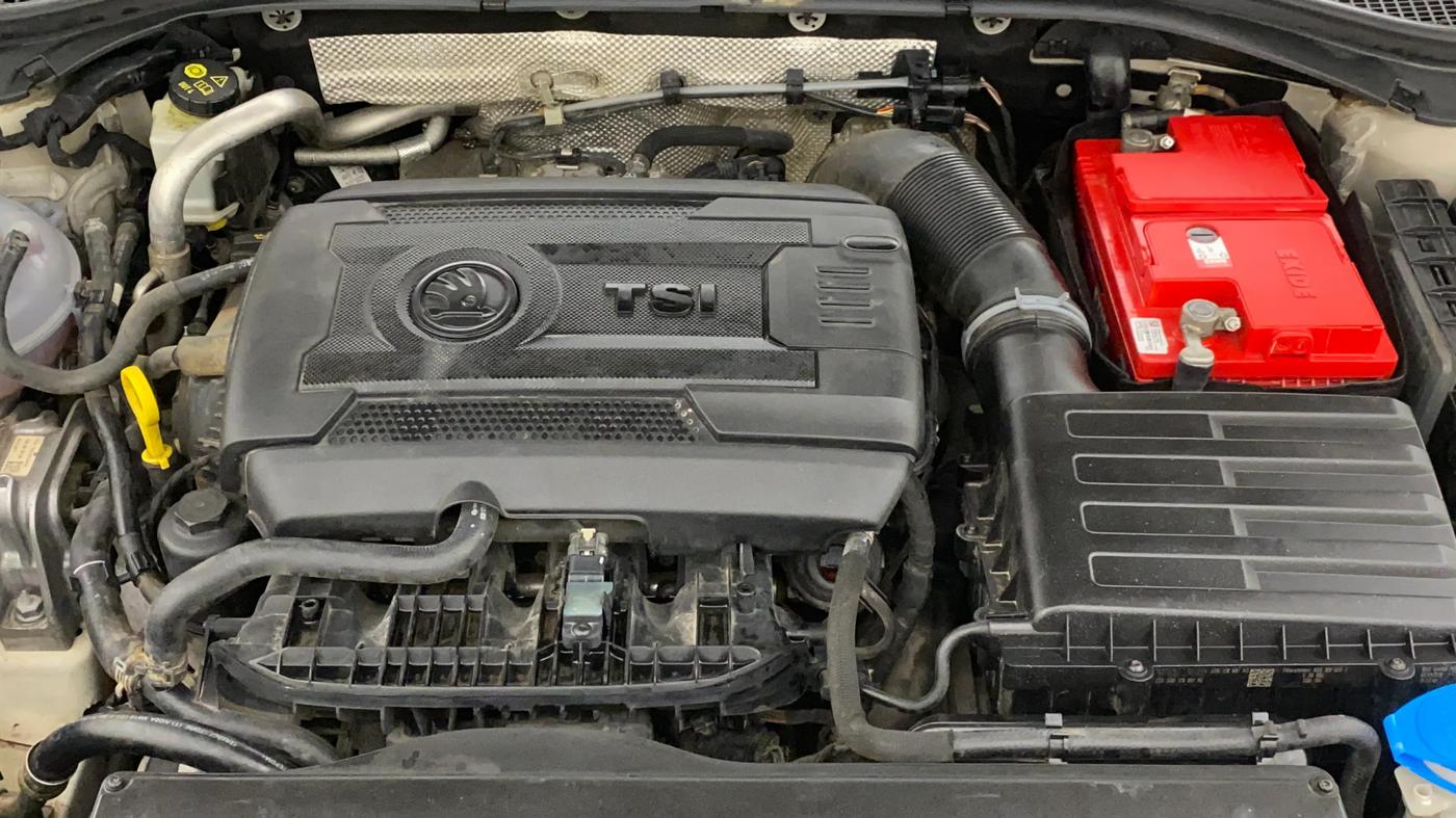 2018 Skoda Superb STYLE 1.8 TSI AT, Petrol, Automatic, 65,106 km, Engine View