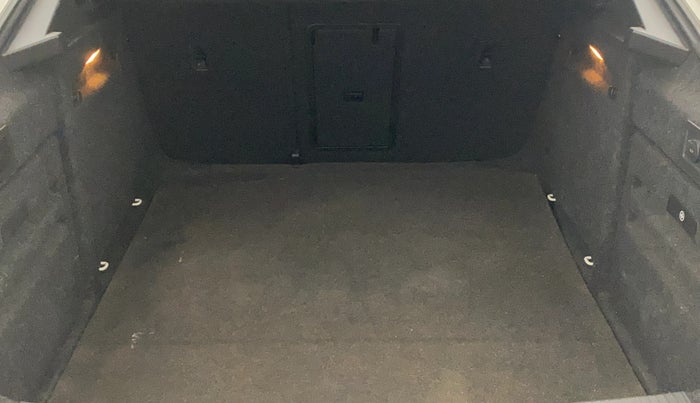 2018 Skoda Superb STYLE 1.8 TSI AT, Petrol, Automatic, 65,647 km, Boot Inside