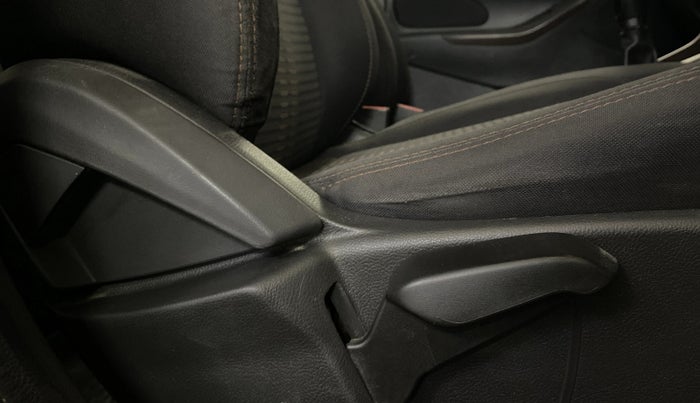 2018 Ford FREESTYLE TITANIUM 1.2 PETROL, Petrol, Manual, 65,836 km, Driver Side Adjustment Panel