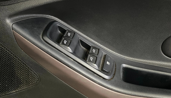 2018 Ford FREESTYLE TITANIUM 1.2 PETROL, Petrol, Manual, 65,836 km, Driver Side Door Panels Control