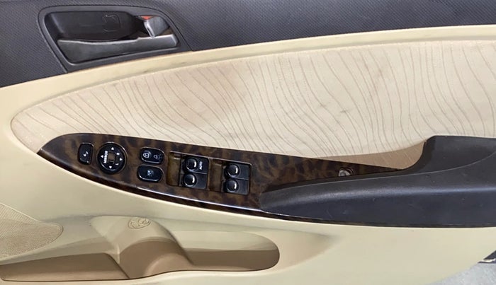 2017 Hyundai Verna 1.6 CRDI SX, Diesel, Manual, 91,585 km, Driver Side Door Panels Control