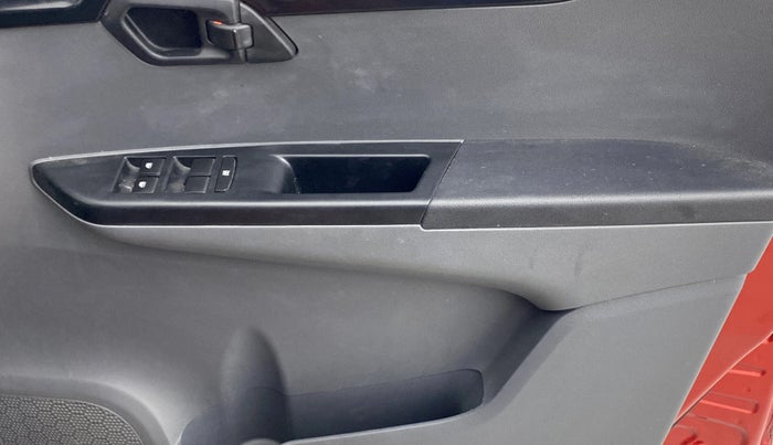 2018 Mahindra KUV 100 NXT K4+ P 6 STR, Petrol, Manual, 35,106 km, Driver Side Door Panels Control