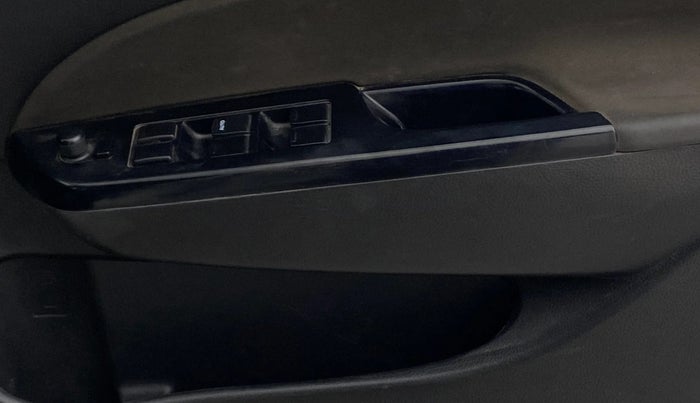 2016 Maruti Swift ZXI, Petrol, Manual, 99,786 km, Driver Side Door Panels Control