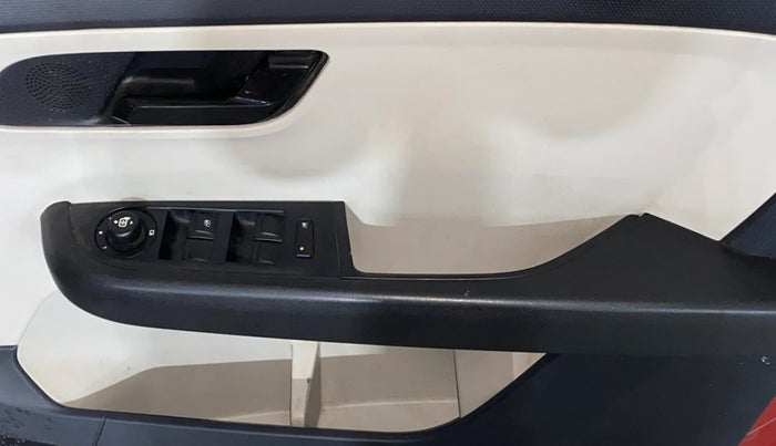 2022 Tata ALTROZ XM PLUS PETROL, Petrol, Manual, 26,366 km, Driver Side Door Panels Control