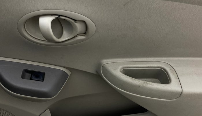 2014 Datsun Go T, Petrol, Manual, 43,209 km, Driver Side Door Panels Control