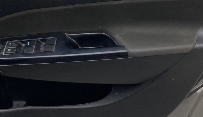 2013 Maruti Swift VXI, Petrol, Manual, 1,15,028 km, Driver Side Door Panels Control