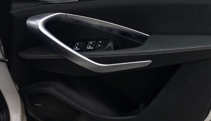 2019 MG HECTOR SHARP 1.5 DCT PETROL DUAL TONE, Petrol, Automatic, 73,696 km, Driver Side Door Panels Control