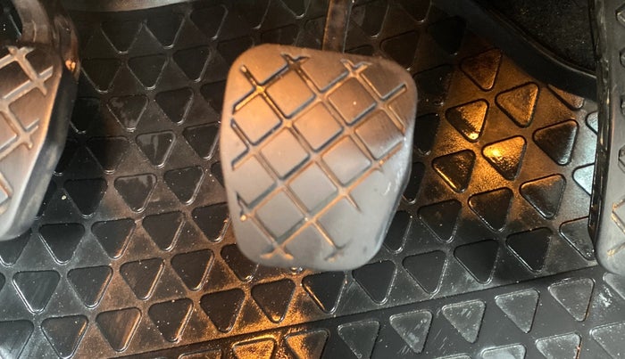 2017 Volkswagen Polo COMFORTLINE 1.5L, Diesel, Manual, 87,192 km, Pedals