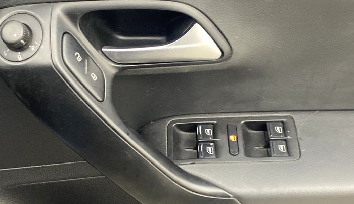 2017 Volkswagen Polo COMFORTLINE 1.5L, Diesel, Manual, 87,192 km, Driver Side Door Panels Control